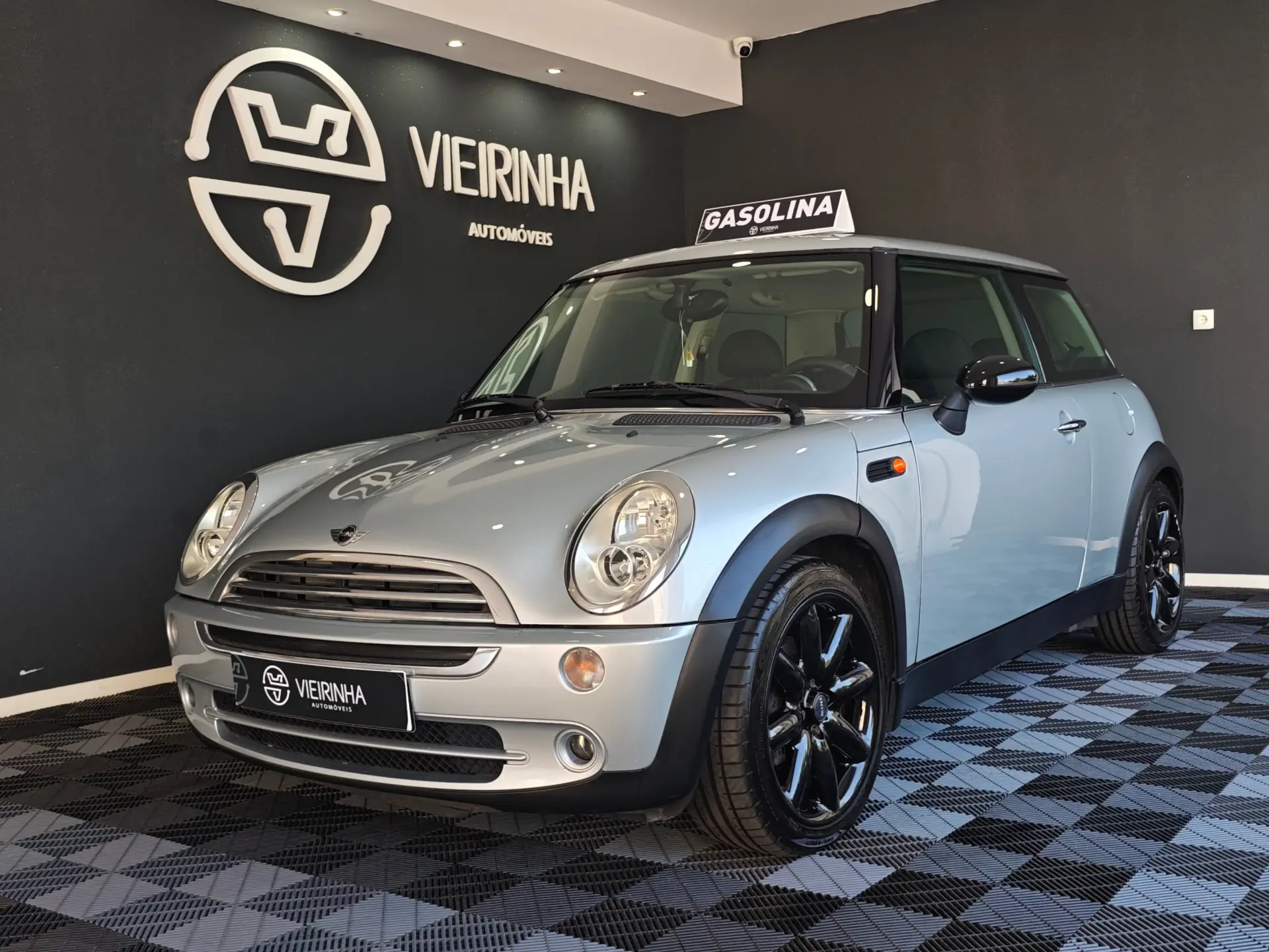 MINI 3 Portas ONE 1