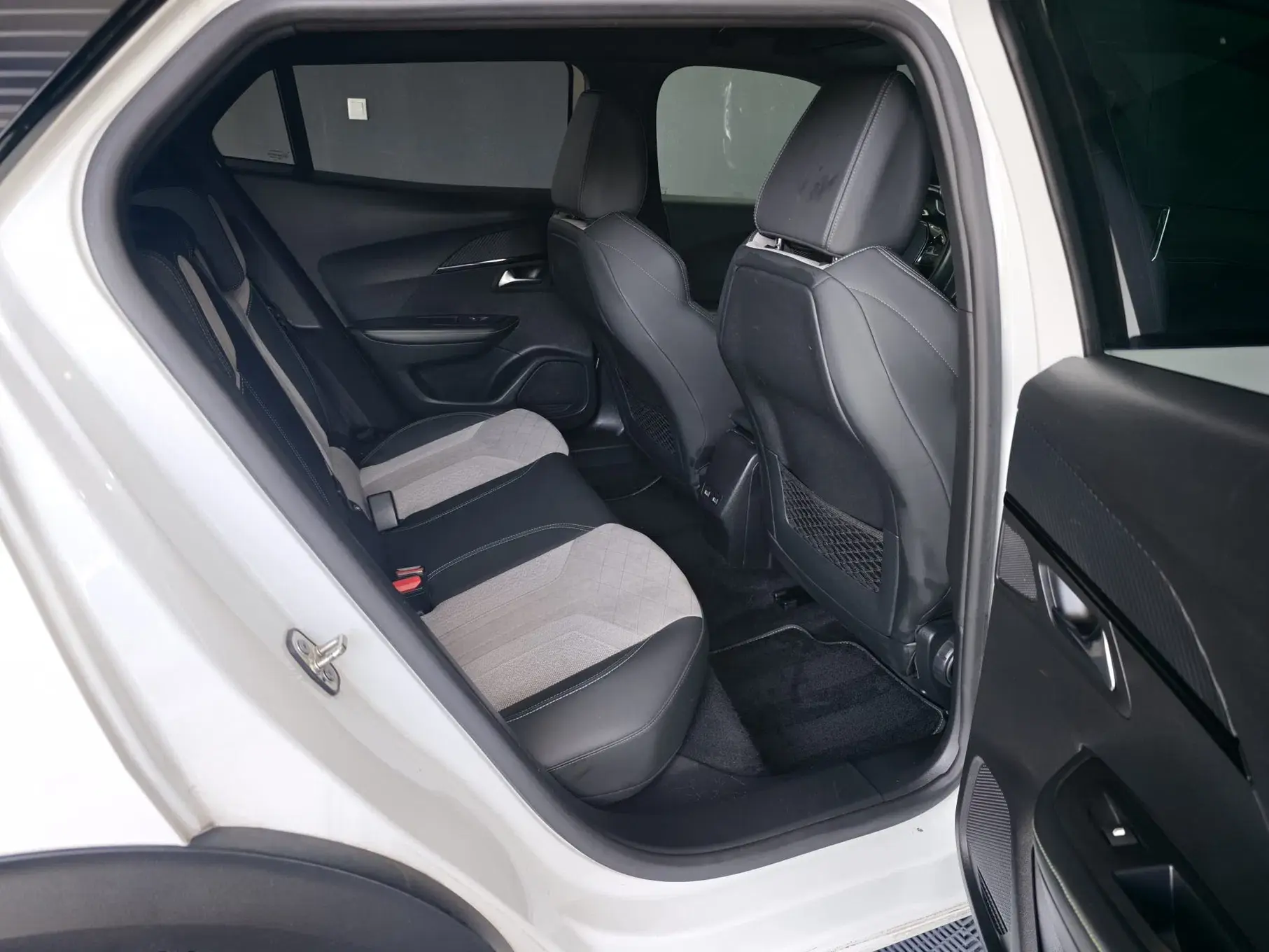 Peugeot e-2008 GT Pack 46