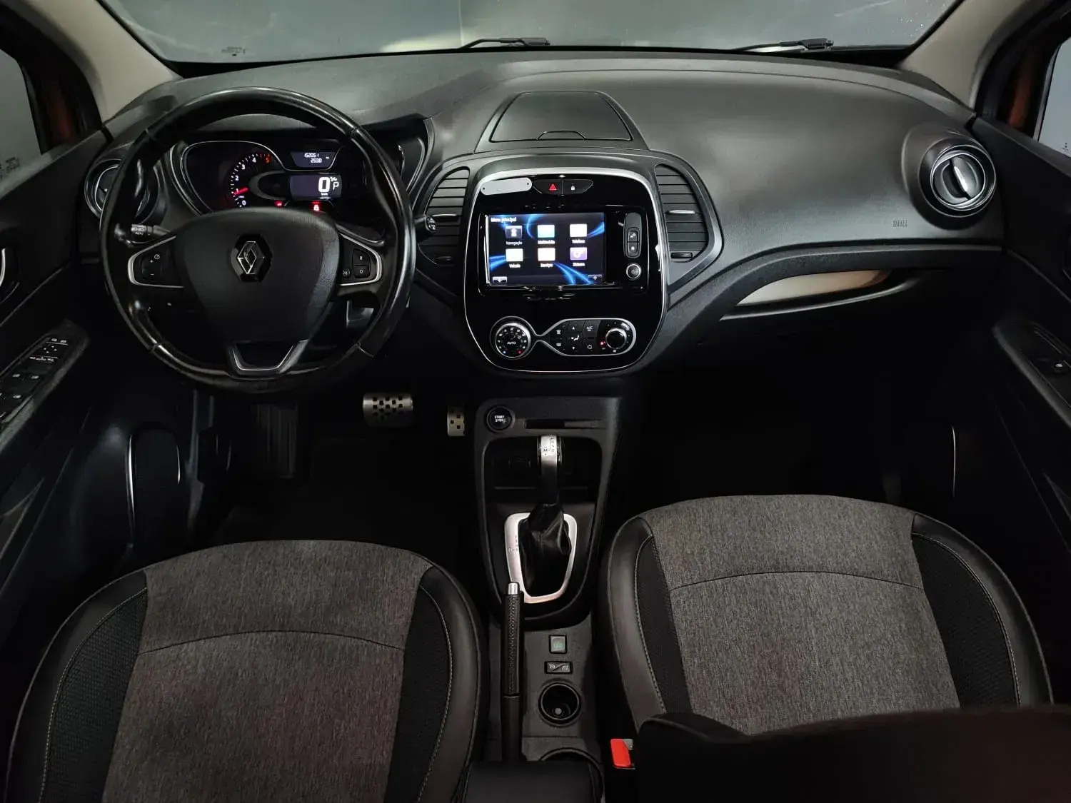 Renault Captur 1.5 dCi Exclusive EDC 32