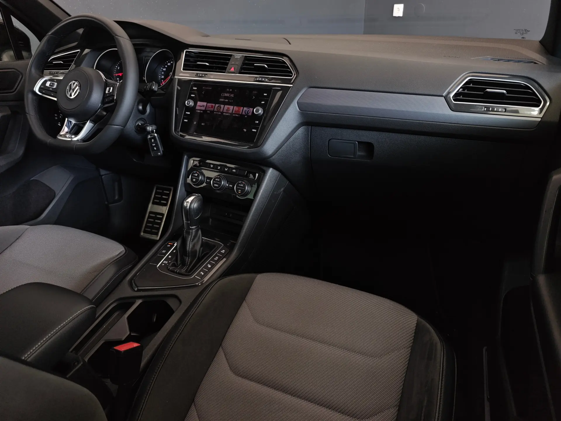Volkswagen Tiguan 1.5 TSI R-Line DSG 47