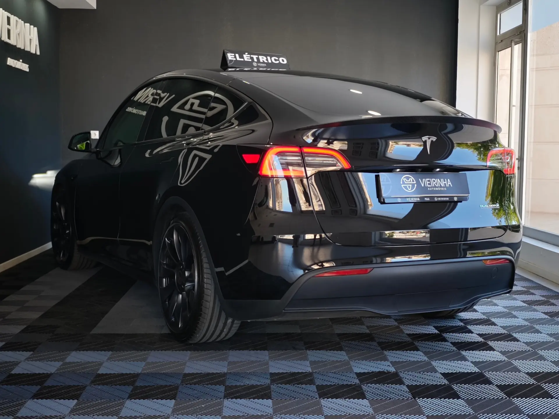 Tesla Model Y Performance Dual Motor AWD 21