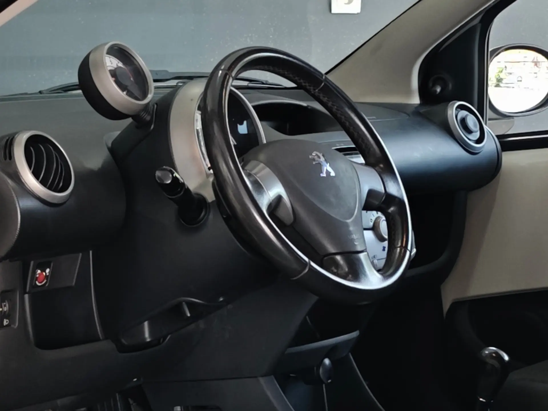 Peugeot 107 1.0 Sportium 2-Tronic 24