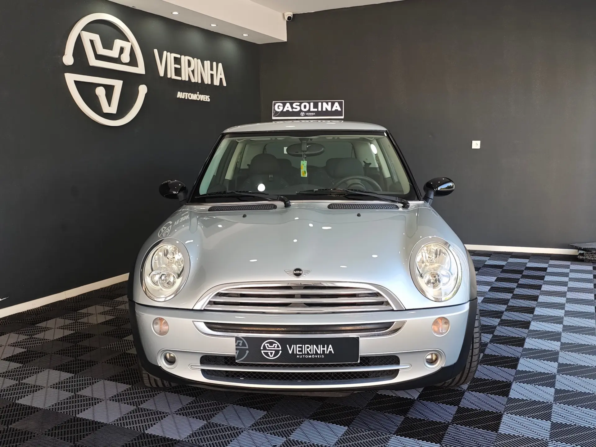 MINI 3 Portas ONE 13