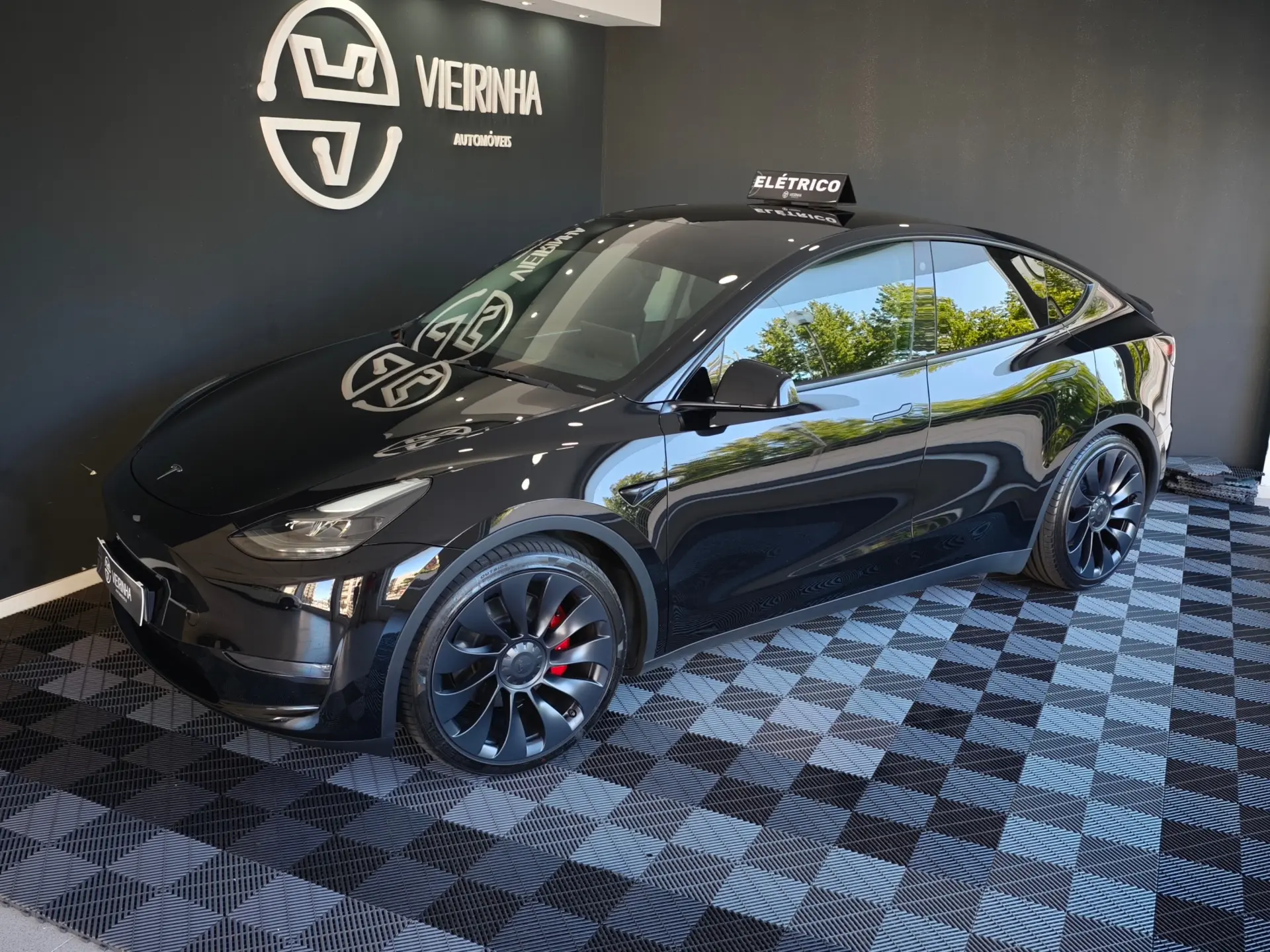 Tesla Model Y Performance Dual Motor AWD 12