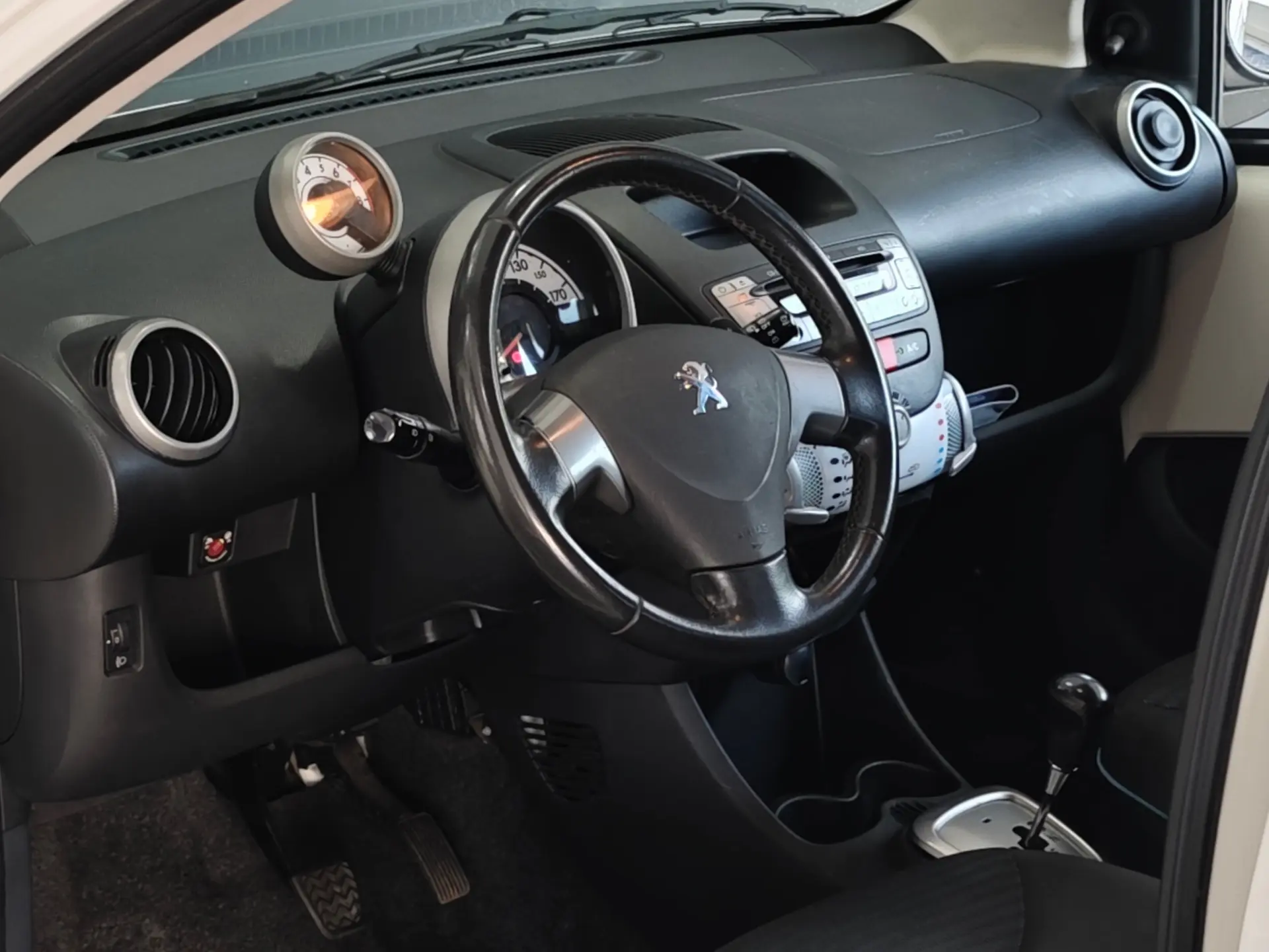 Peugeot 107 1.0 Sportium 2-Tronic 23