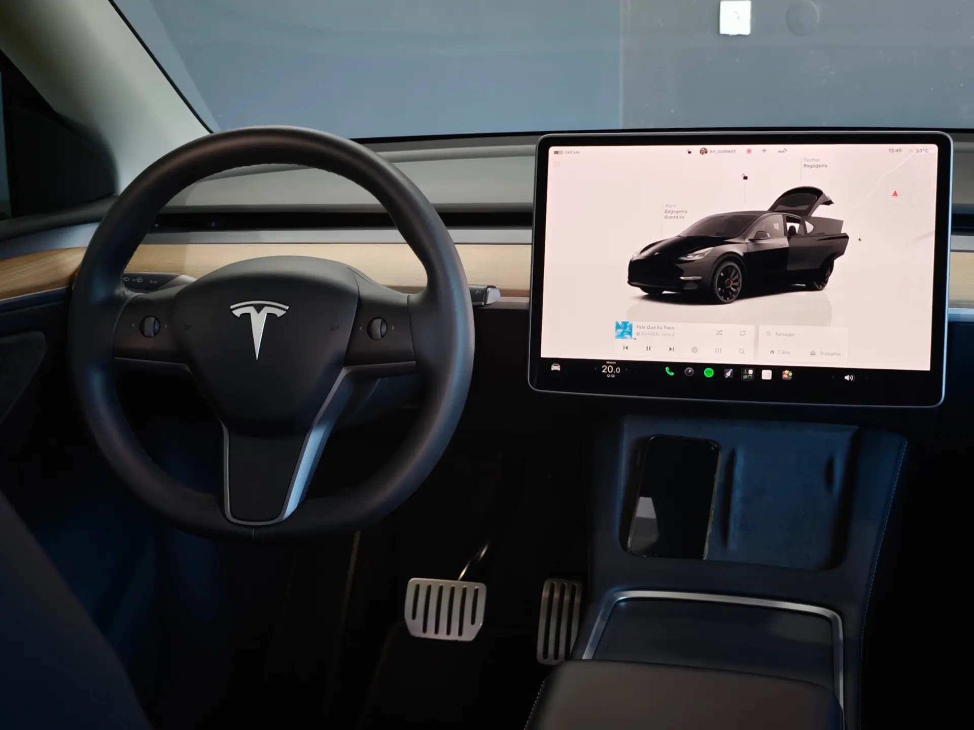 Tesla Model Y Performance Dual Motor AWD 37