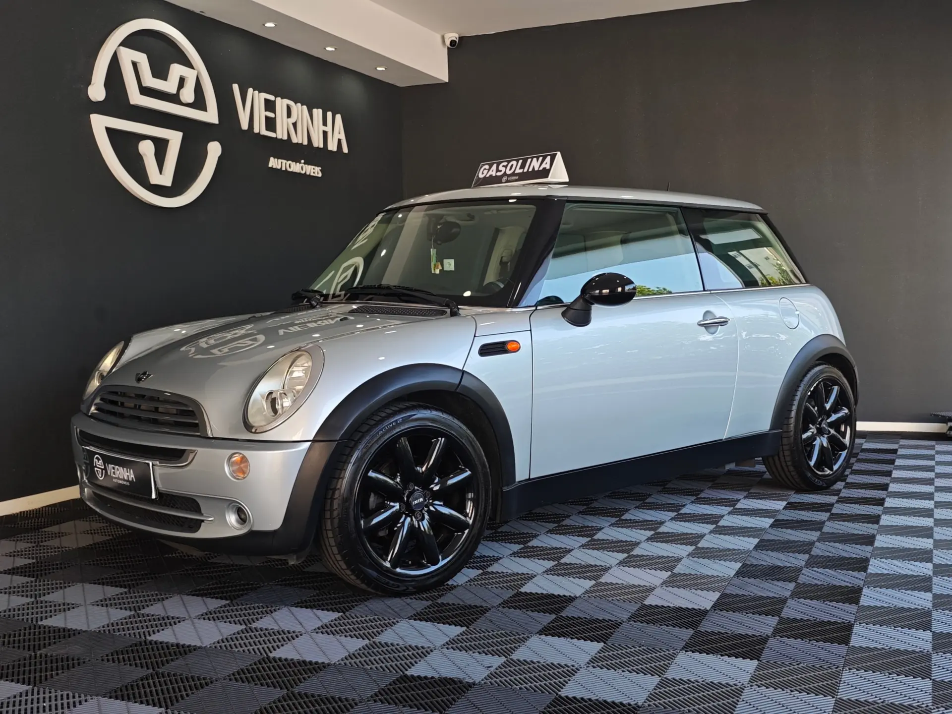 MINI 3 Portas ONE 7
