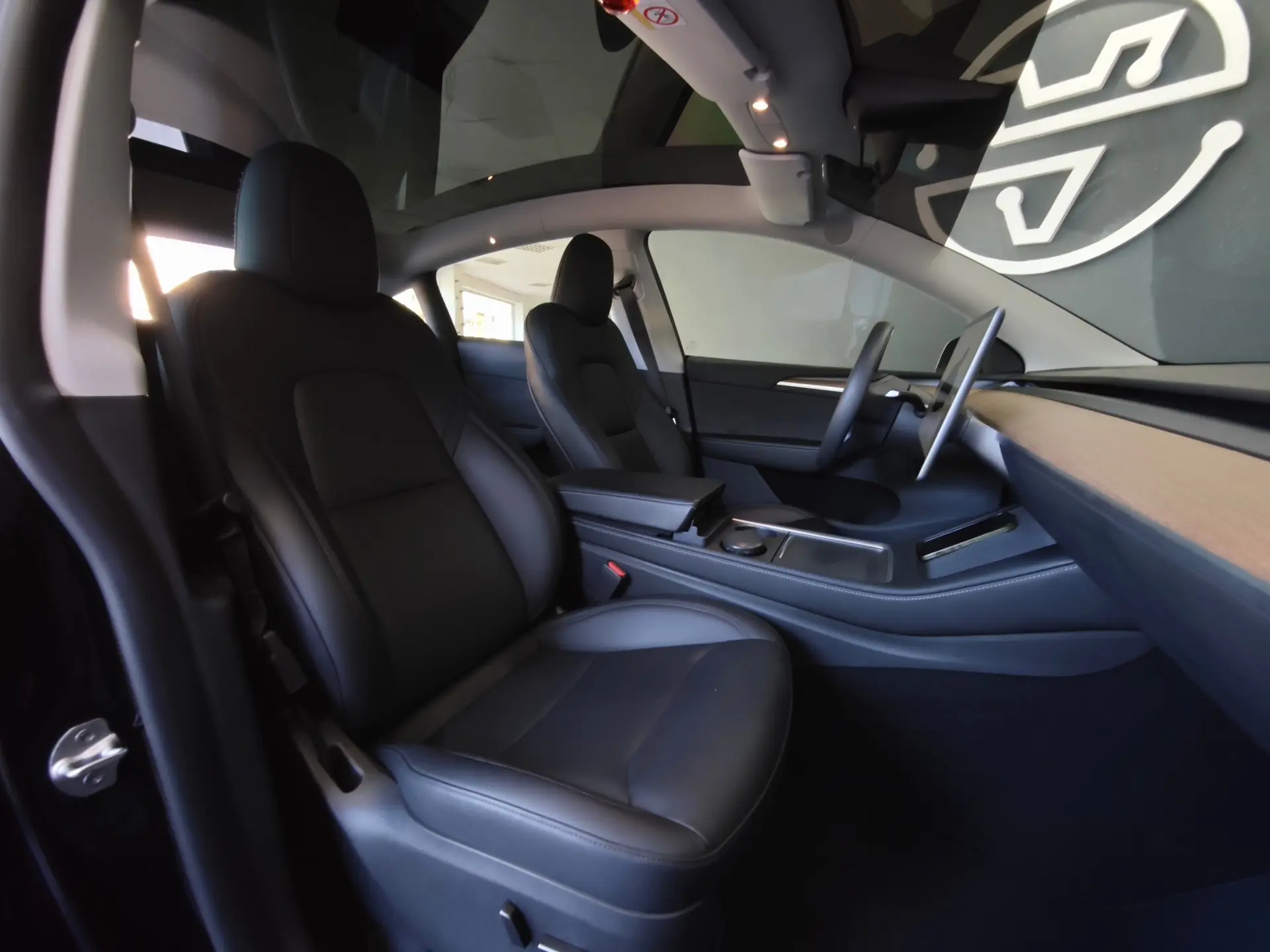 Tesla Model Y Performance Dual Motor AWD 41