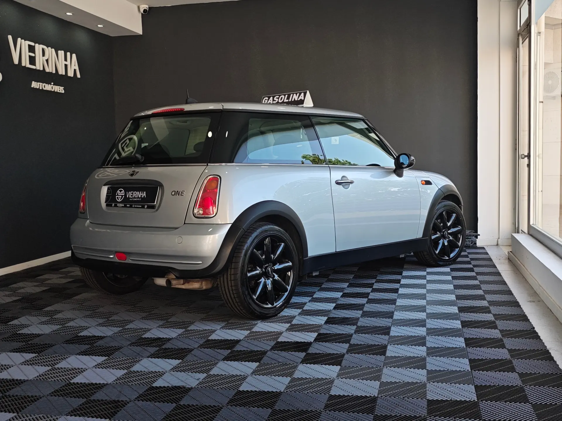 MINI 3 Portas ONE 18
