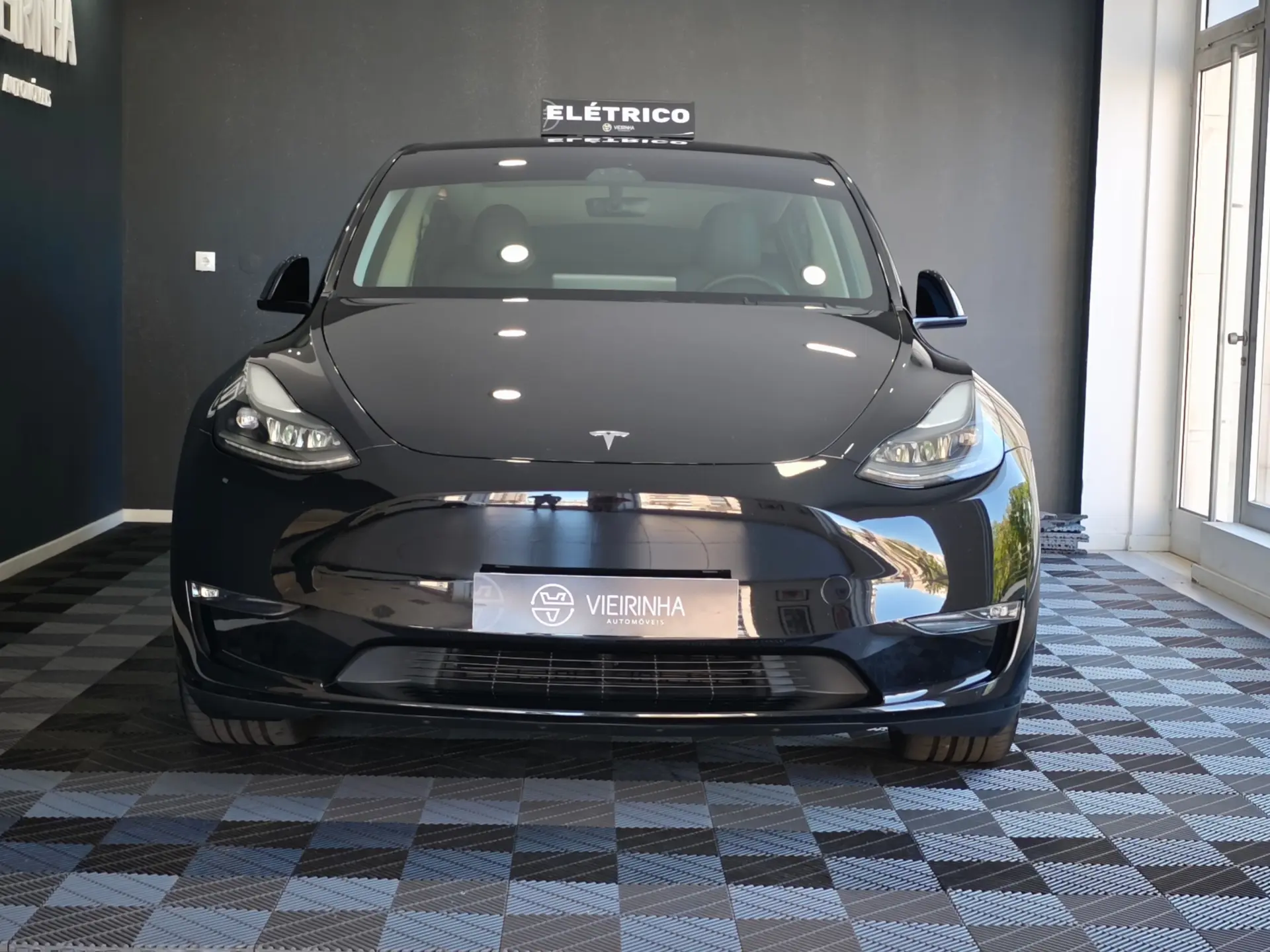 Tesla Model Y Performance Dual Motor AWD 7