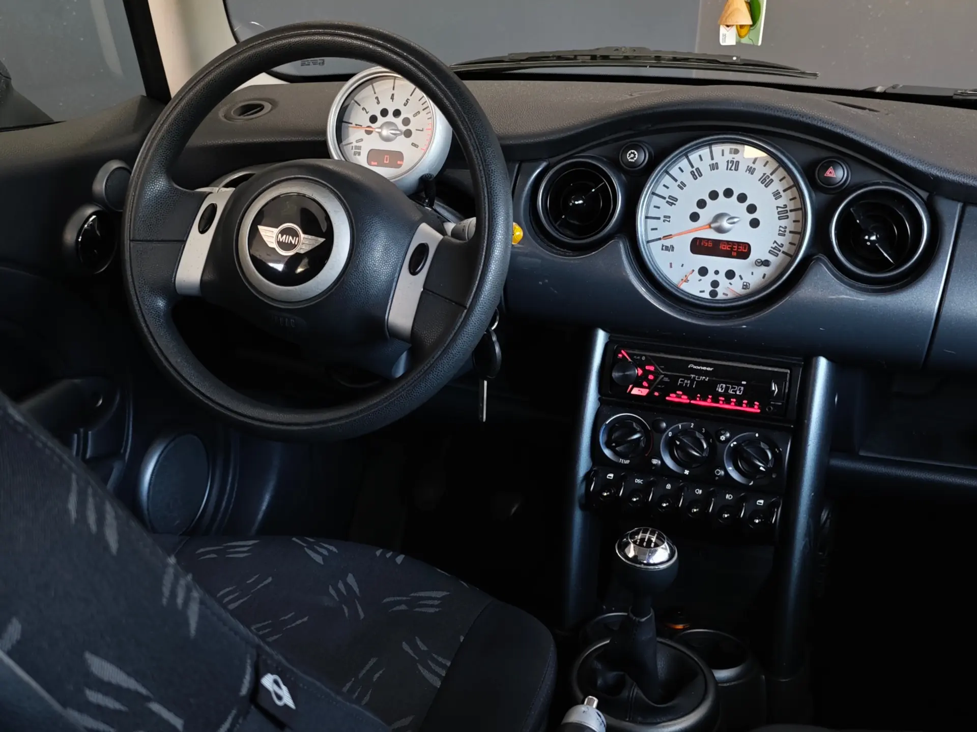 MINI 3 Portas ONE 32