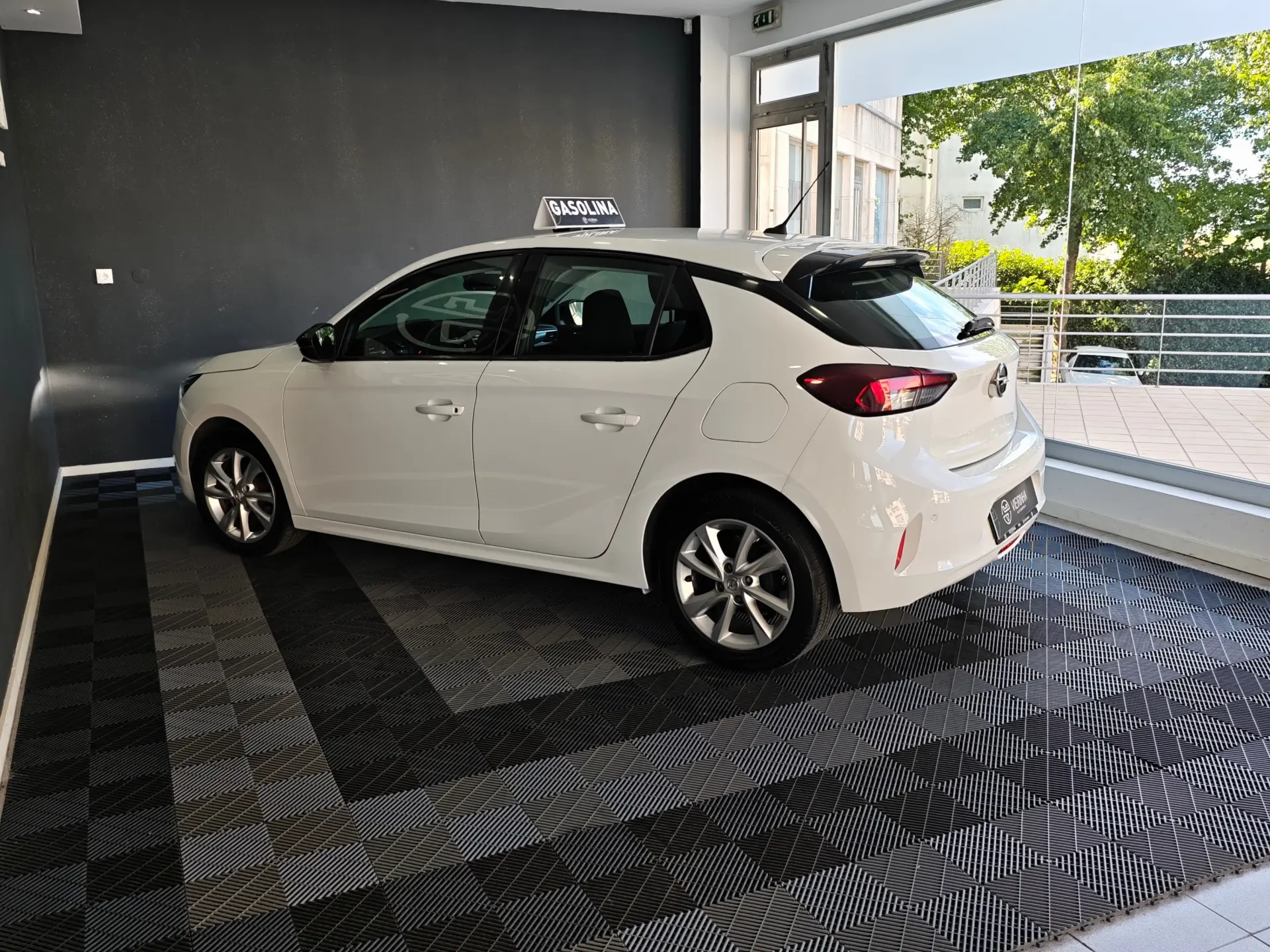 Opel Corsa 1.2 Elegance 33