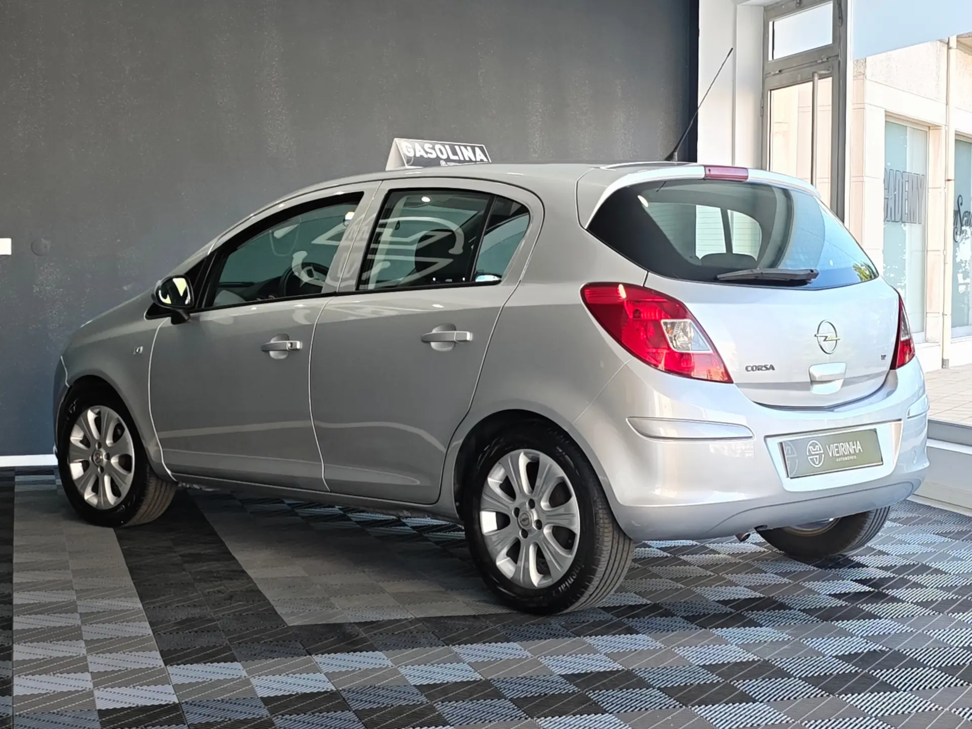 Opel Corsa 1.2 Enjoy 20
