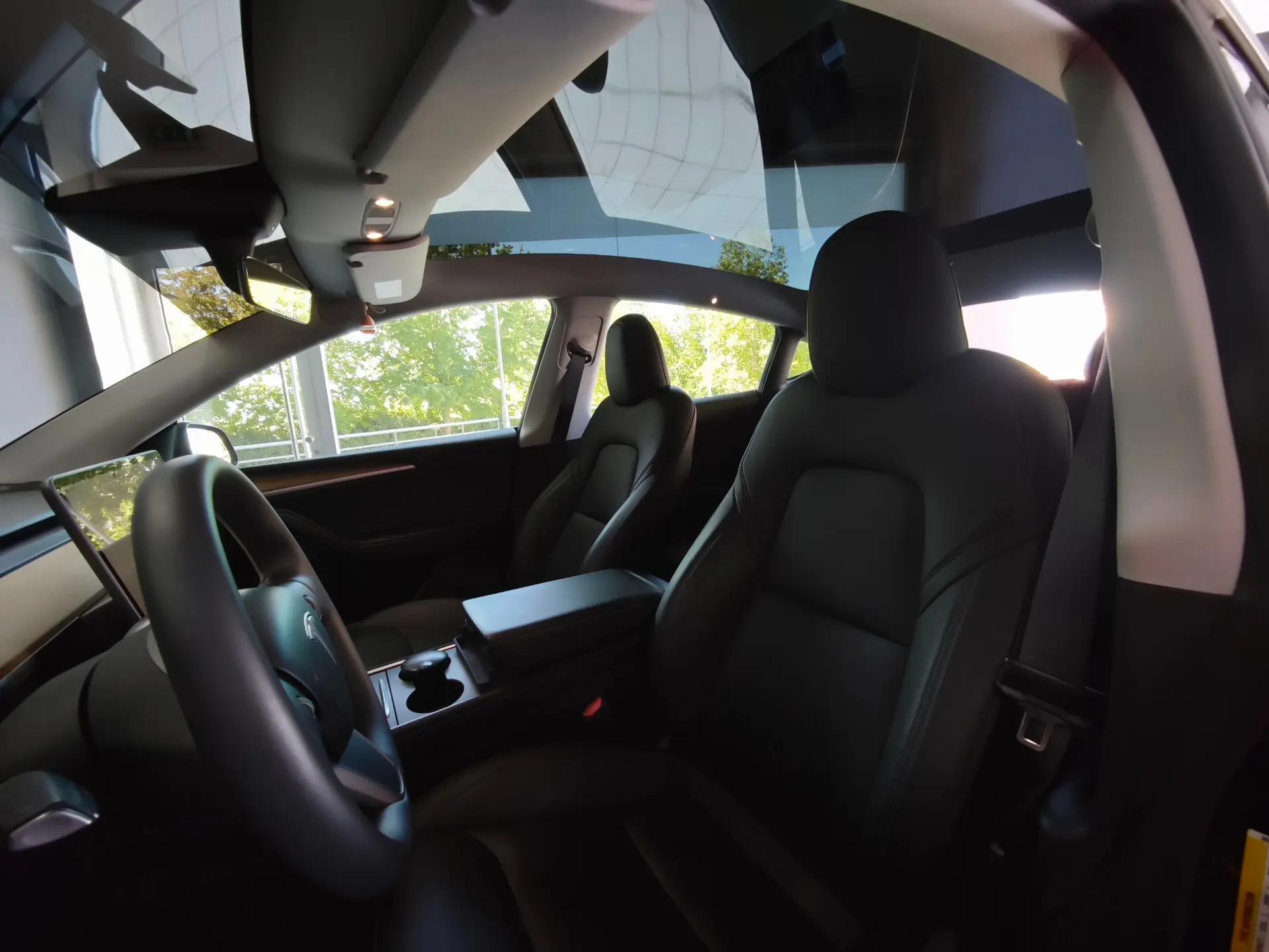 Tesla Model Y Performance Dual Motor AWD 32