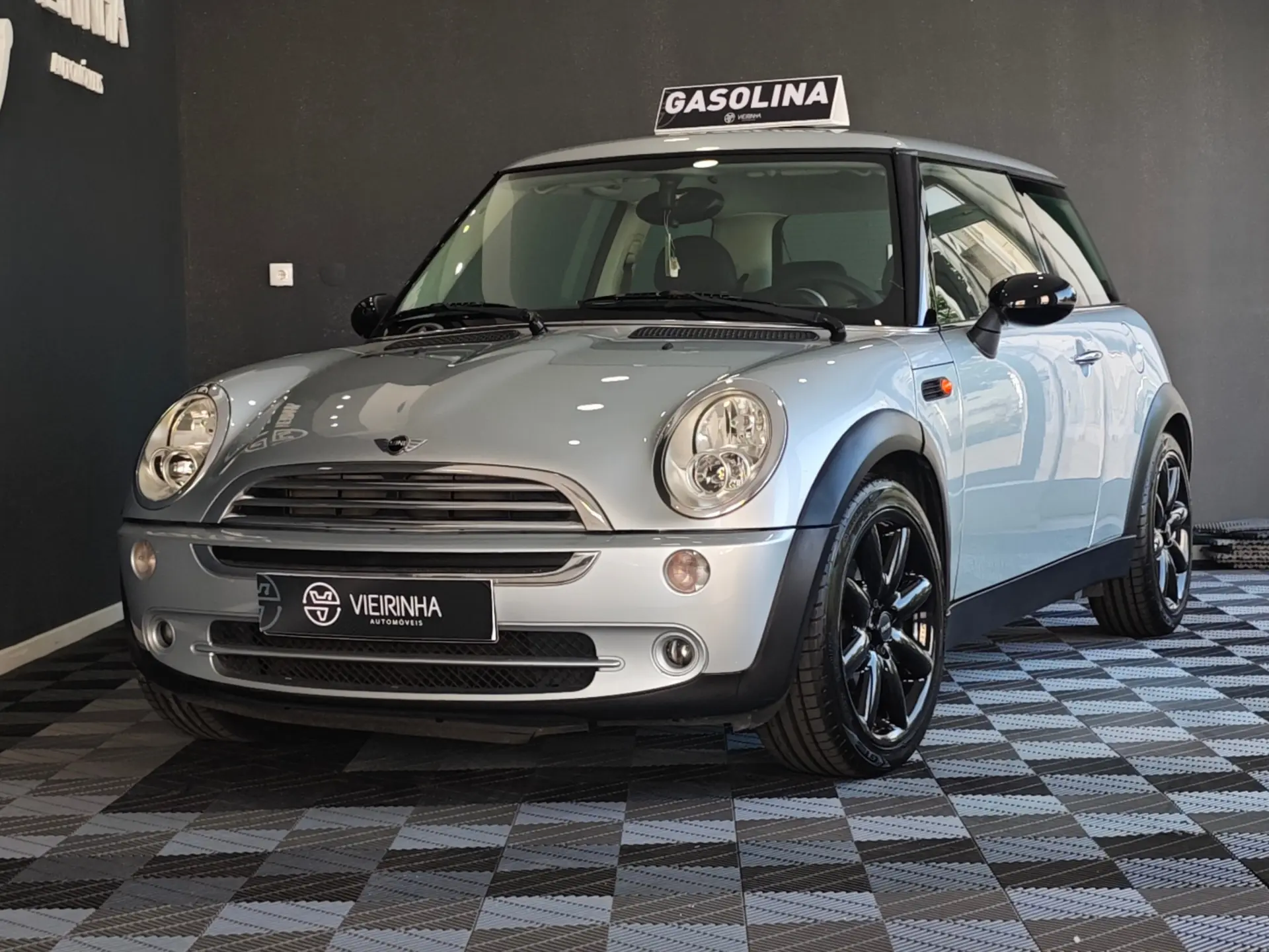MINI 3 Portas ONE 10