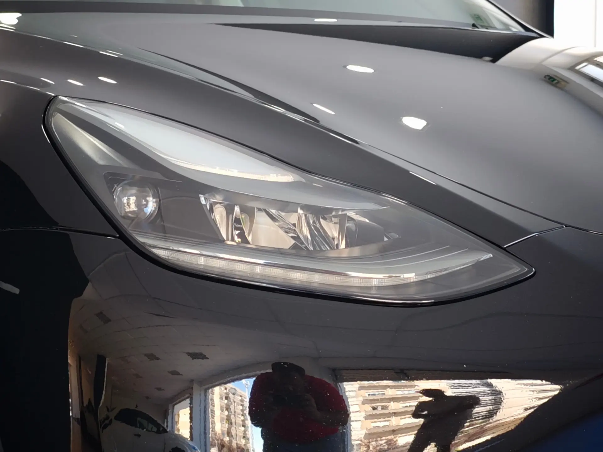 Tesla Model Y Performance Dual Motor AWD 14
