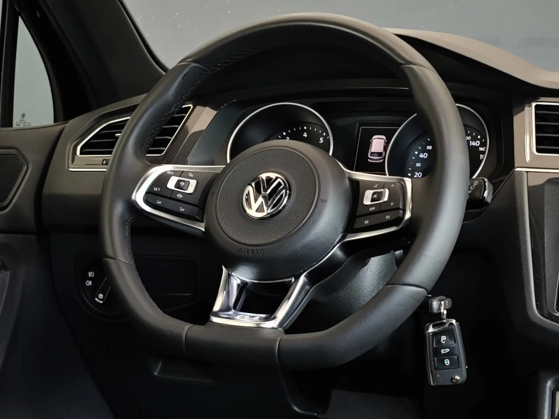 Volkswagen Tiguan 1.5 TSI R-Line DSG 50