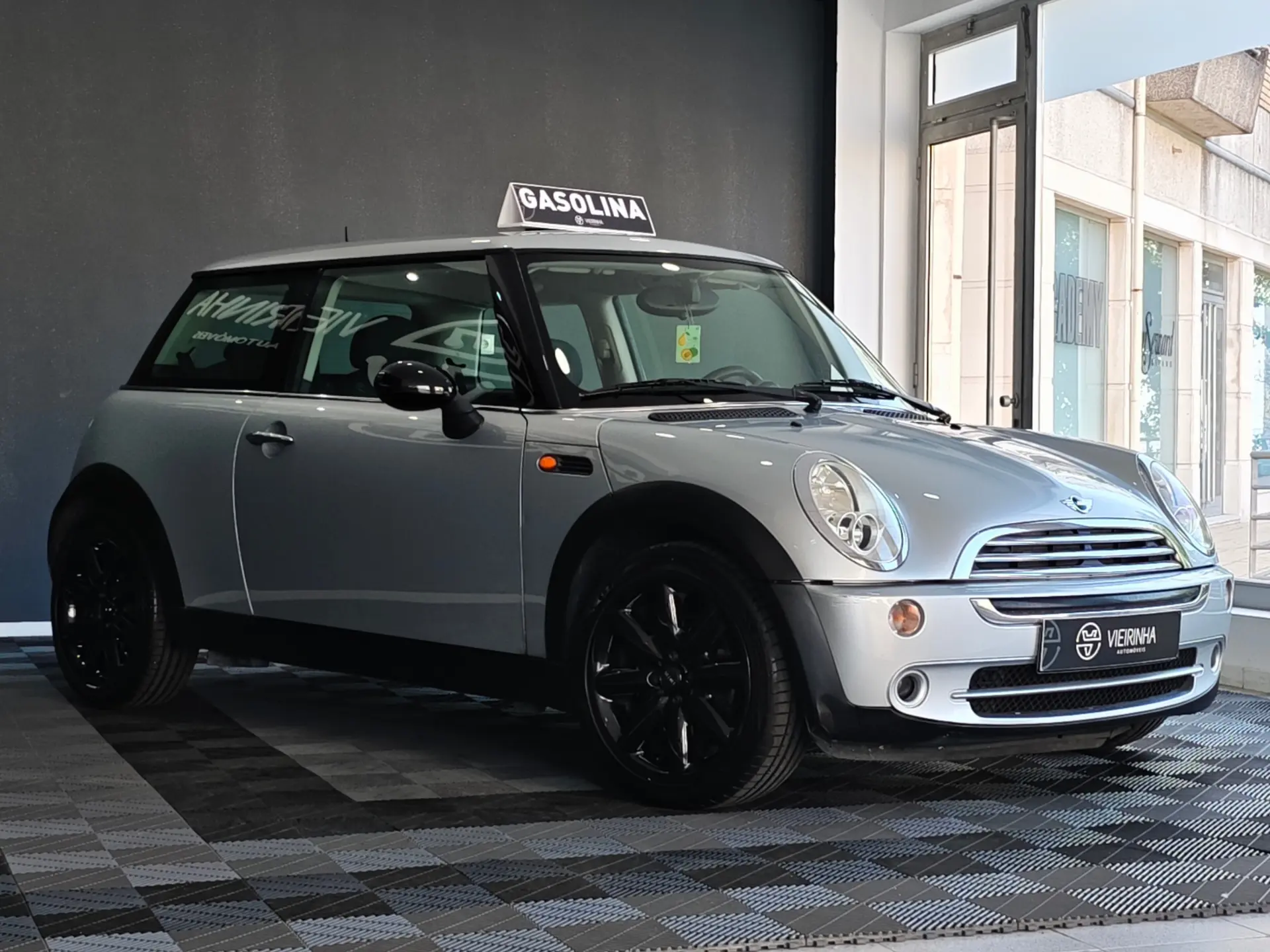 MINI 3 Portas ONE 15