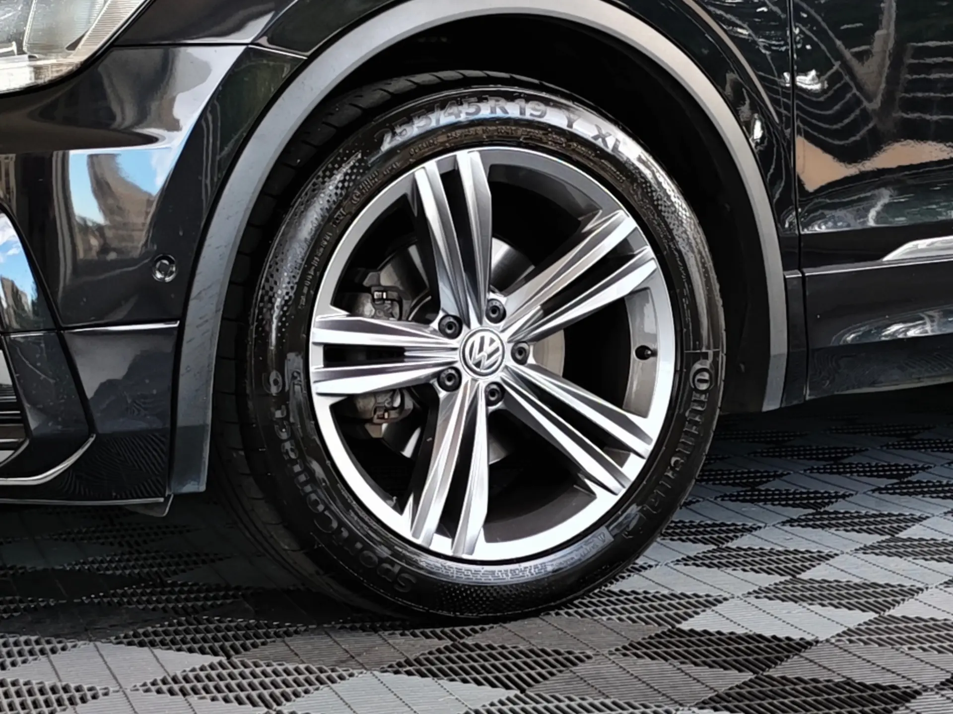 Volkswagen Tiguan 1.5 TSI R-Line DSG 13