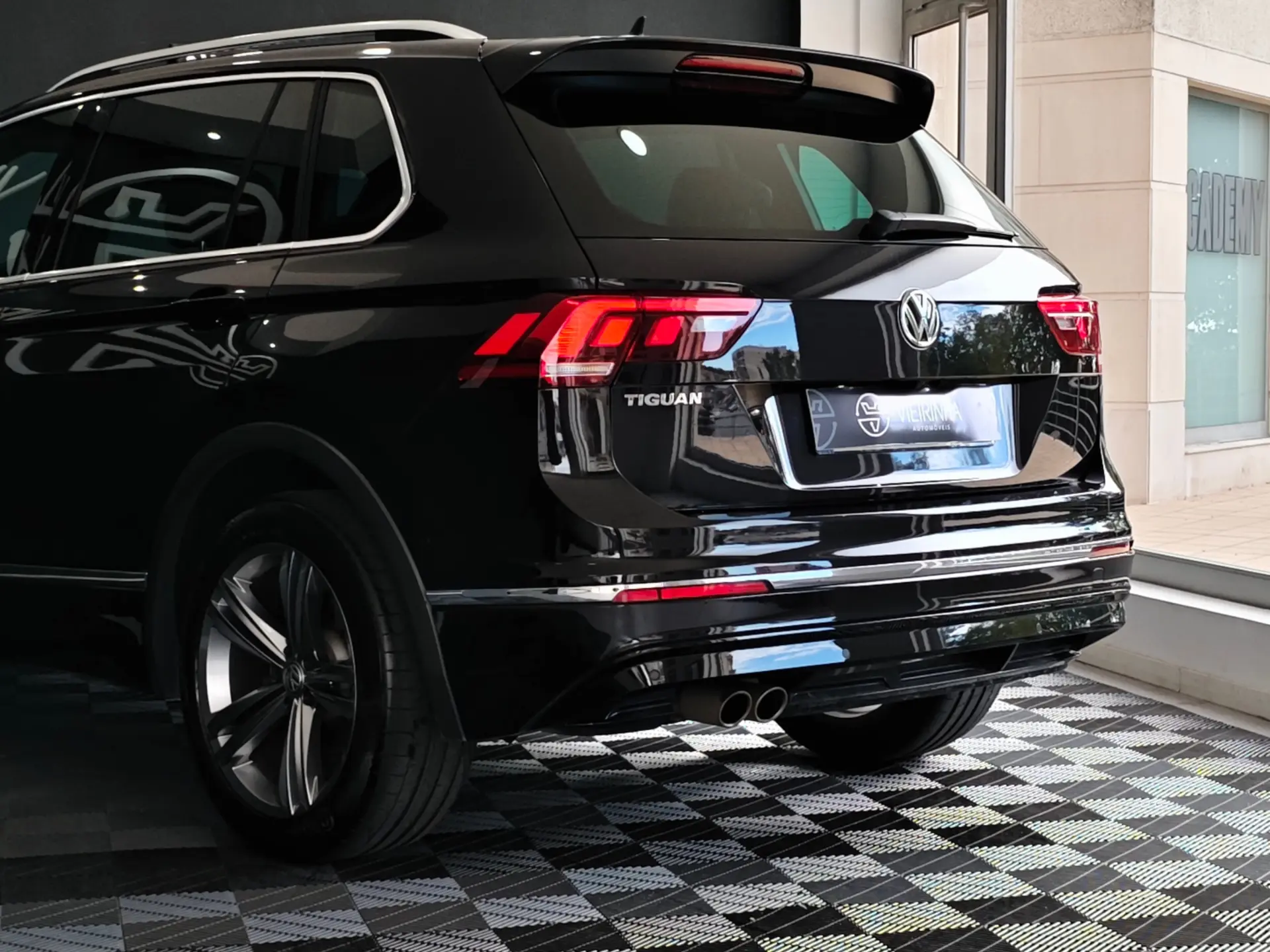 Volkswagen Tiguan 1.5 TSI R-Line DSG 35
