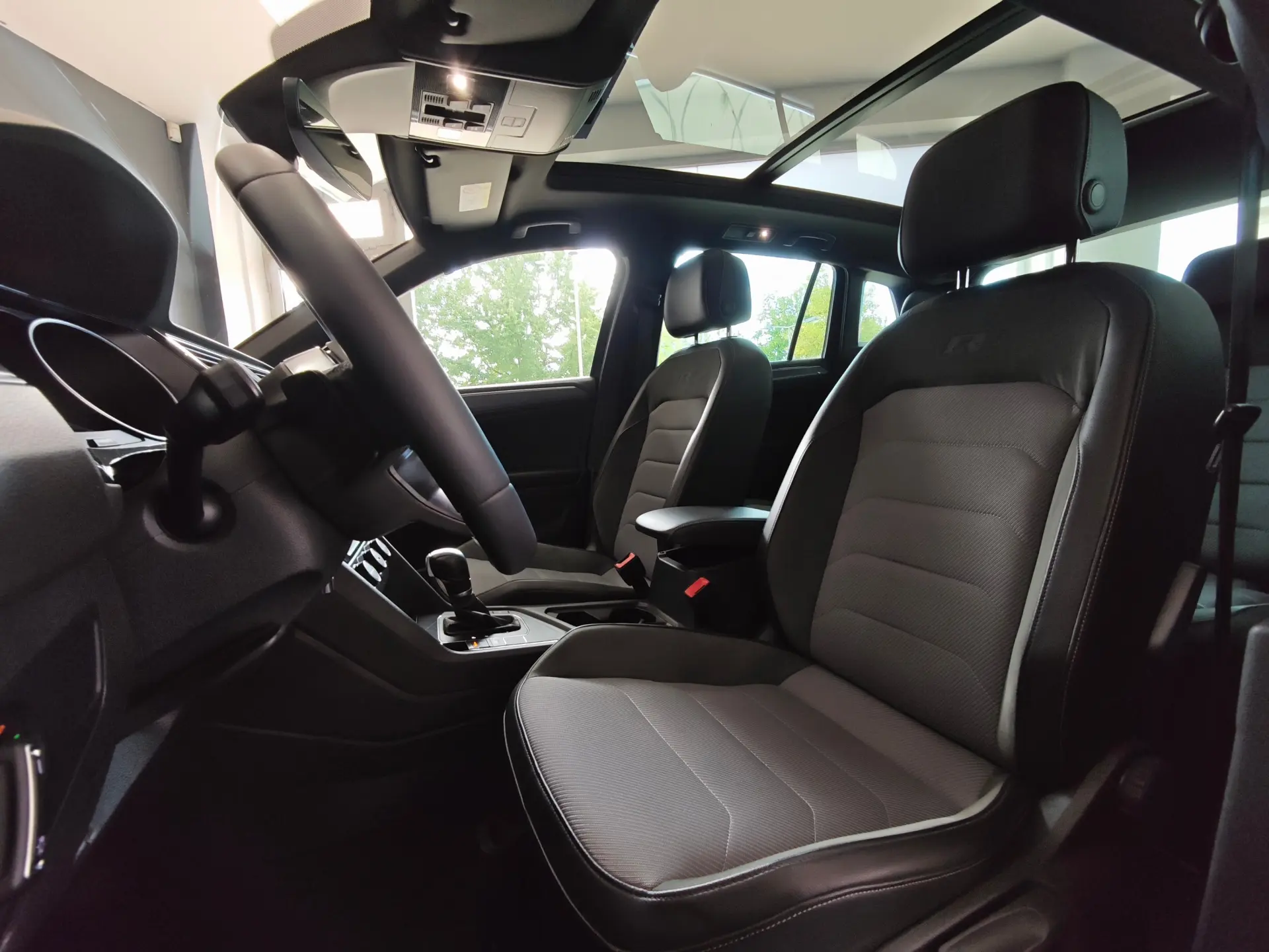 Volkswagen Tiguan 1.5 TSI R-Line DSG 42