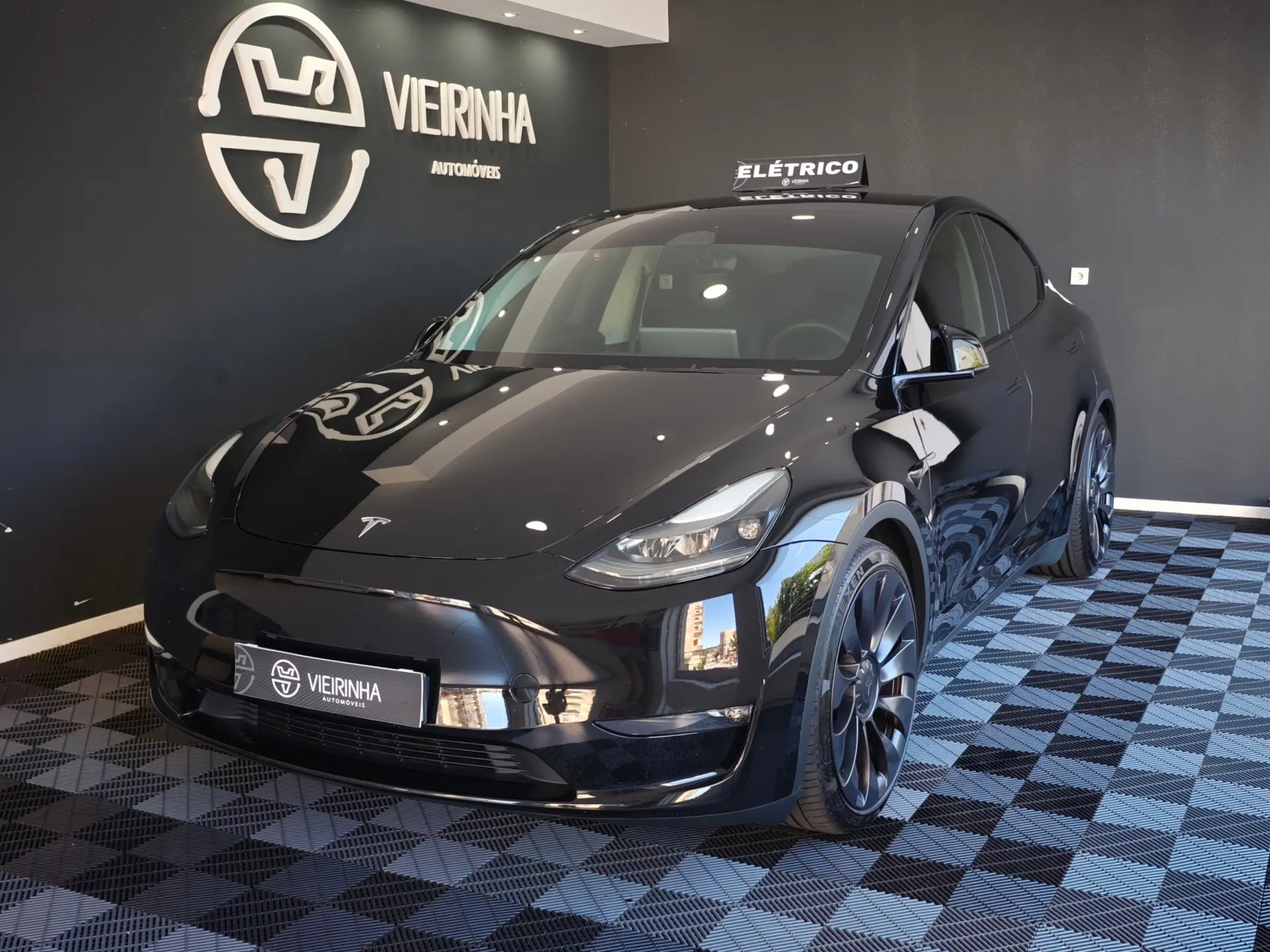 Tesla Model Y Performance Dual Motor AWD 2