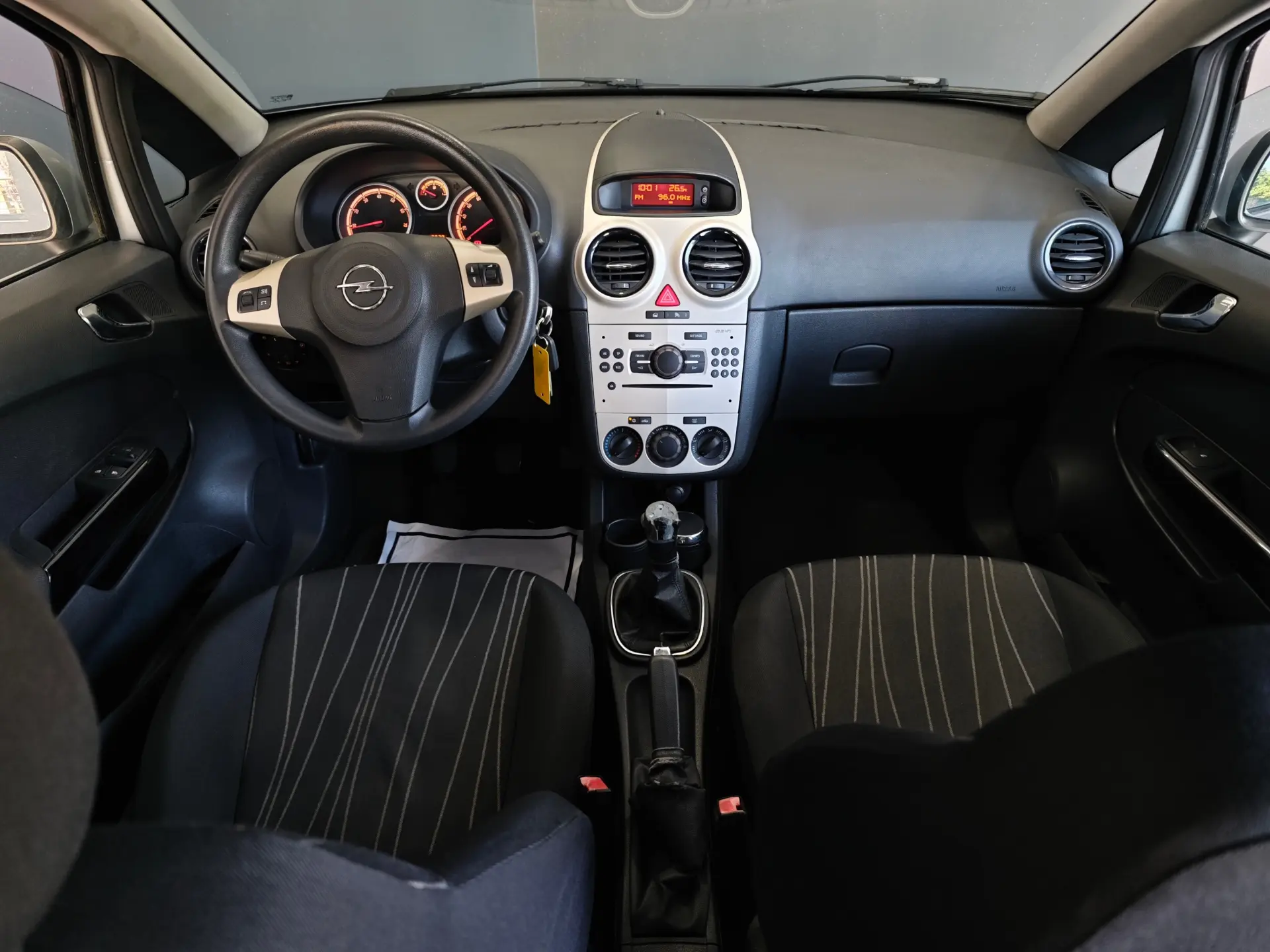 Opel Corsa 1.2 Enjoy 36