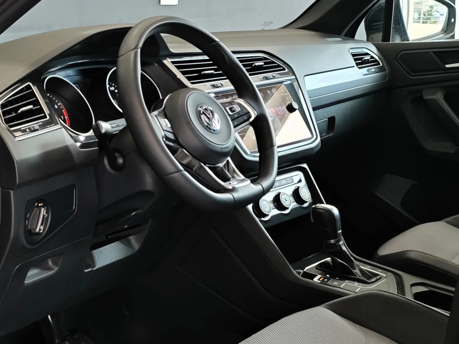 Volkswagen Tiguan 1.5 TSI R-Line DSG 41