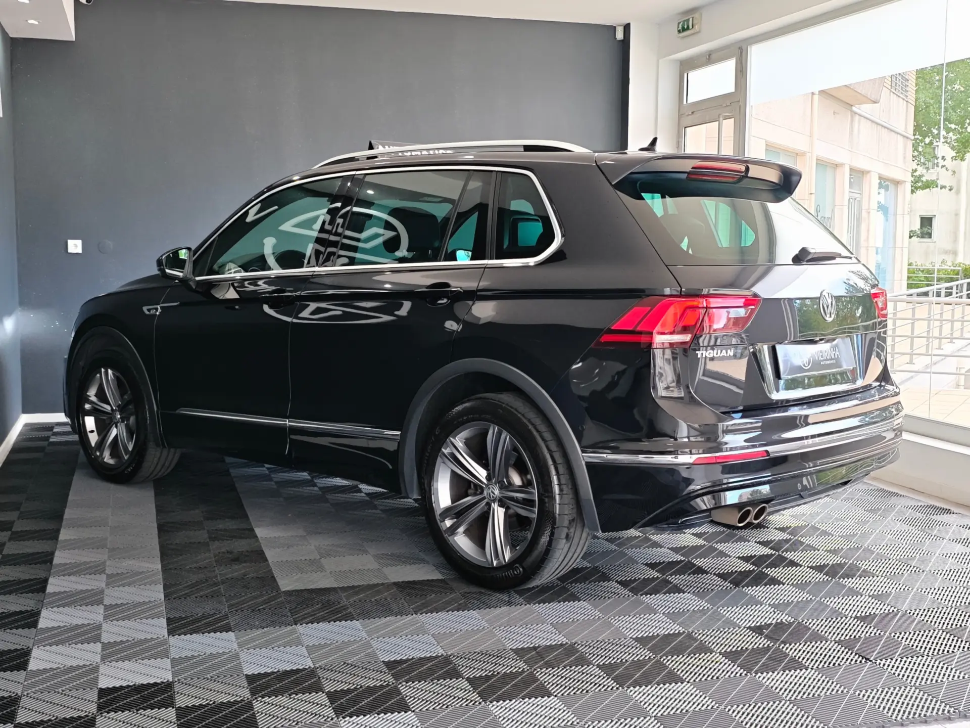 Volkswagen Tiguan 1.5 TSI R-Line DSG 32
