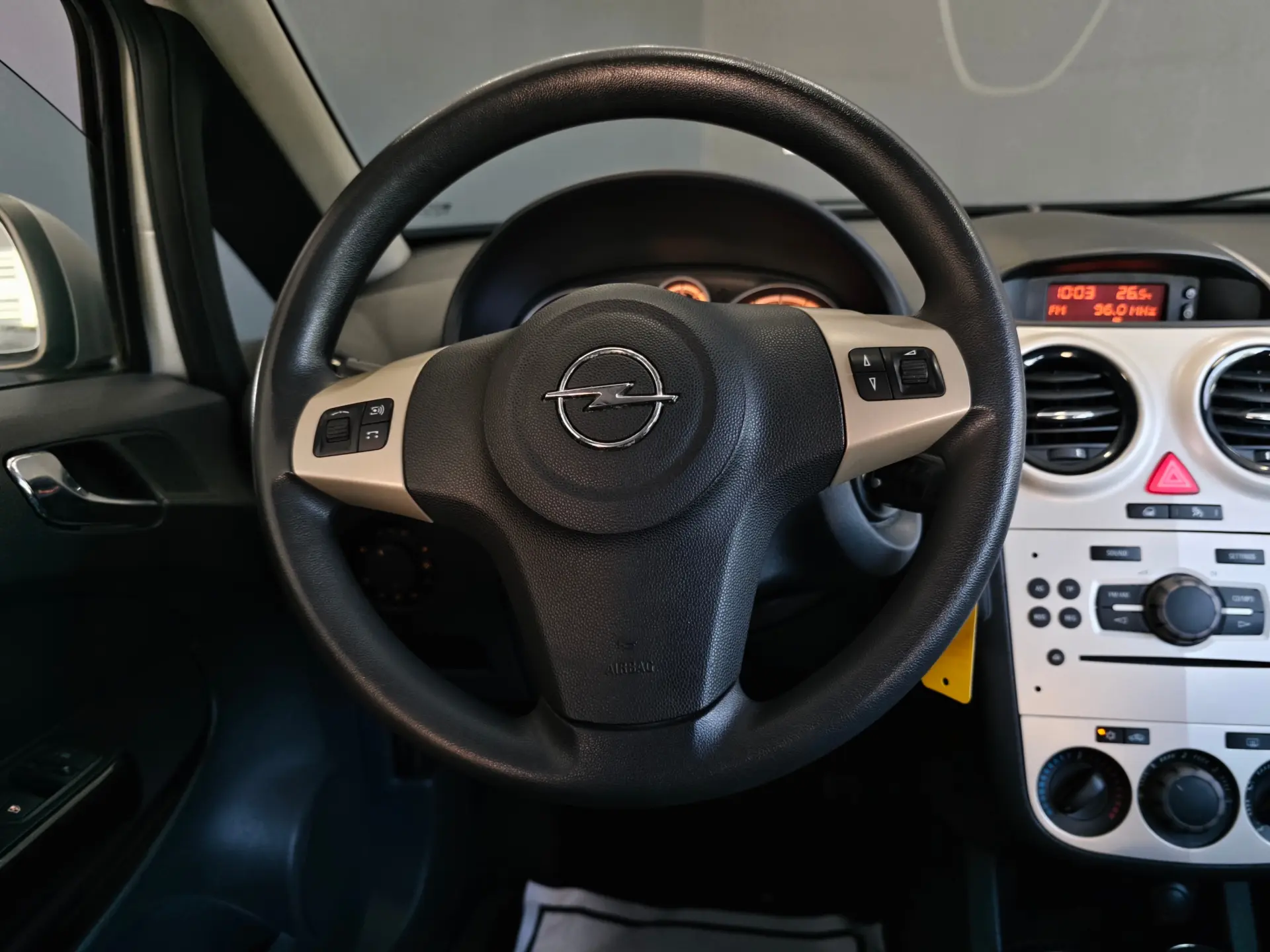 Opel Corsa 1.2 Enjoy 45
