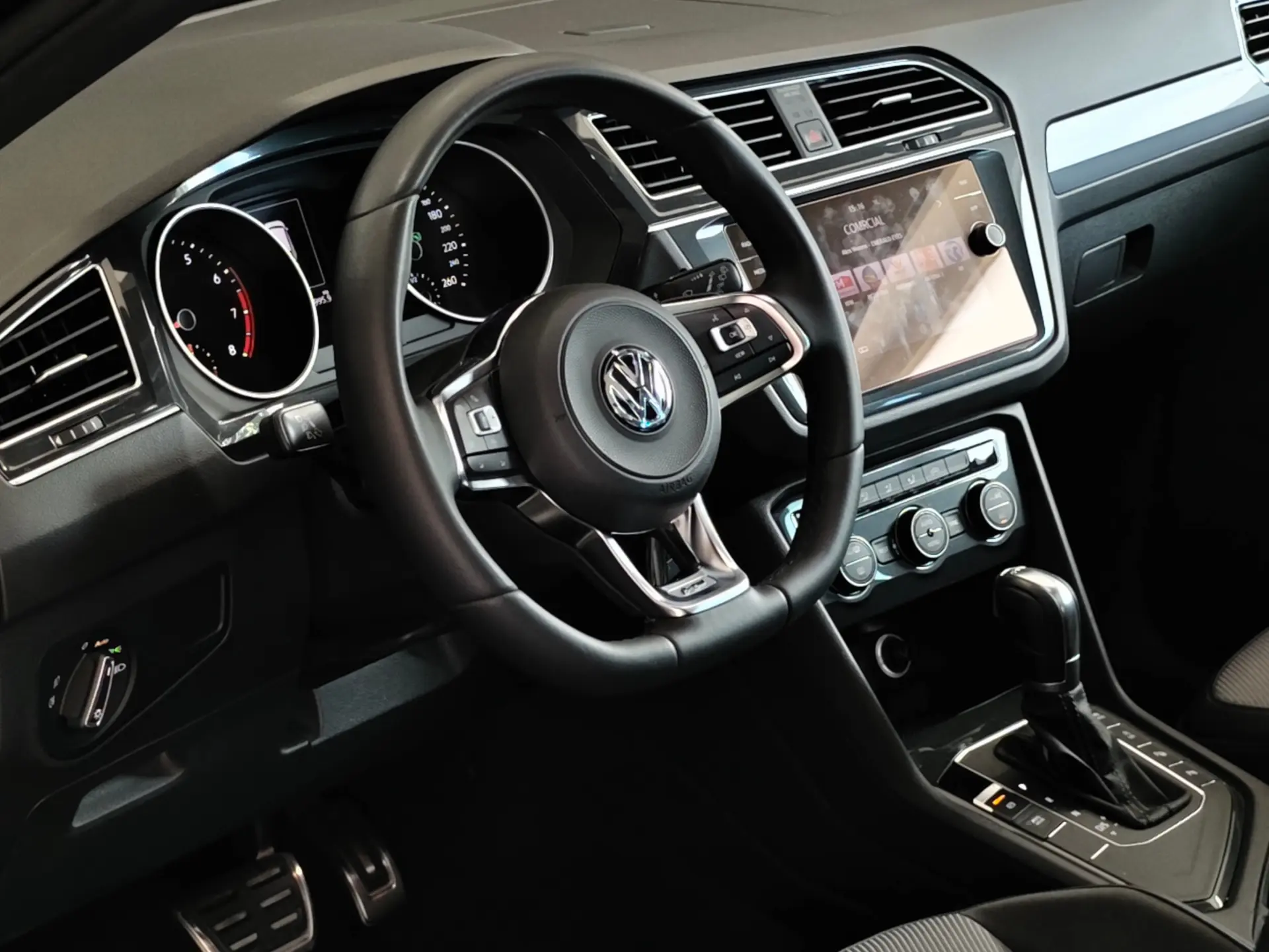 Volkswagen Tiguan 1.5 TSI R-Line DSG 40