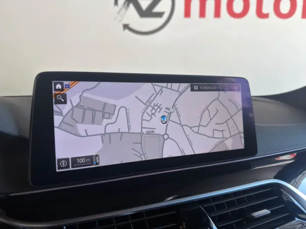 BMW 530 e Pack Desportivo M 27