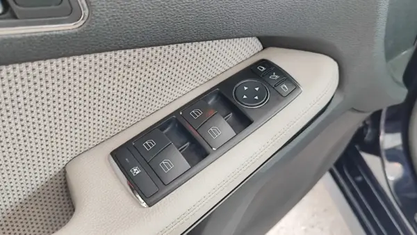 Mercedes-Benz E 220 CDi Avantgarde 22