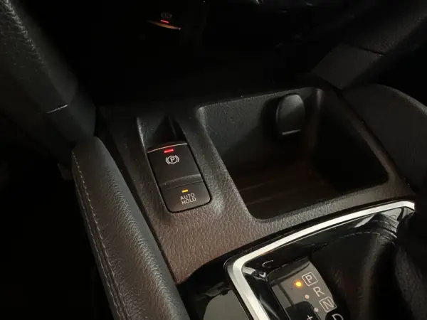Nissan Qashqai 1.3 DIG-T N-Connecta J18 DCT 17