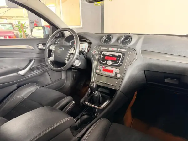 Ford Mondeo SW 1.8 TDCi Titanium 14