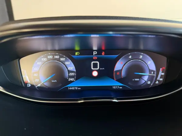 Peugeot 5008 1.5 BlueHDi Allure EAT8 10