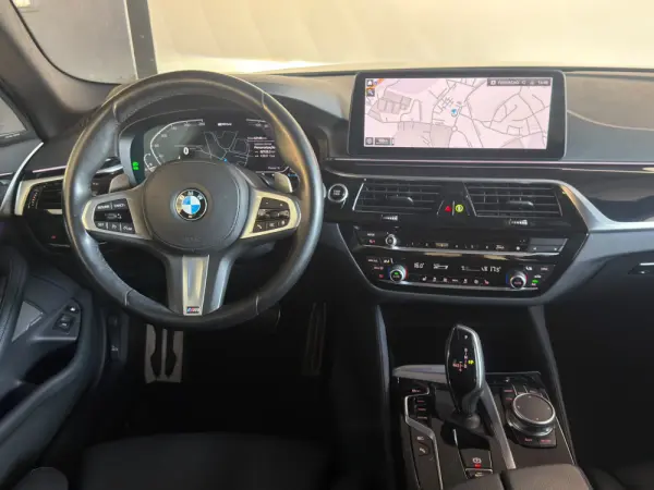 BMW 530 e Pack Desportivo M 34