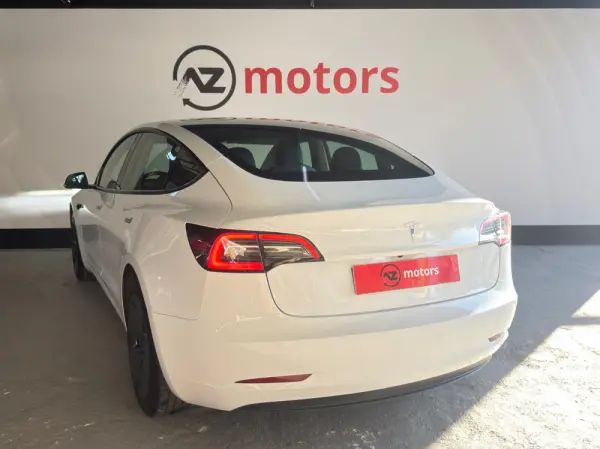 Tesla Model 3 Standard Range Plus RWD 4