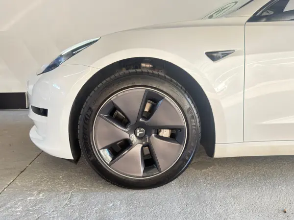 Tesla Model 3 Standard Range Plus RWD 5