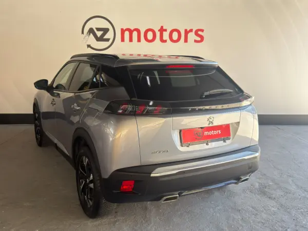 Peugeot 2008 PureTech 130 EAT8 Allure Pack 8