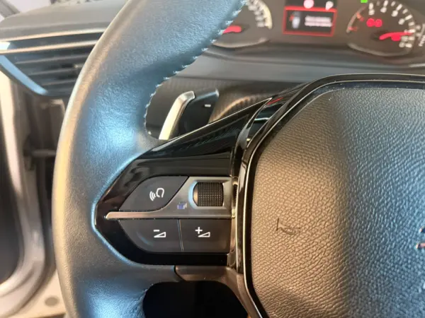 Peugeot 2008 PureTech 130 EAT8 Allure Pack 17
