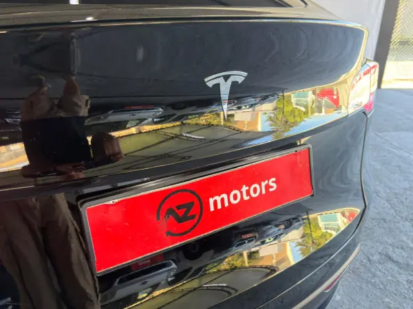 Tesla Model Y RWD 12