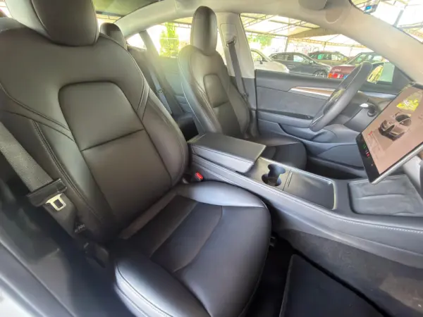 Tesla Model 3 Standard Range Plus RWD 18