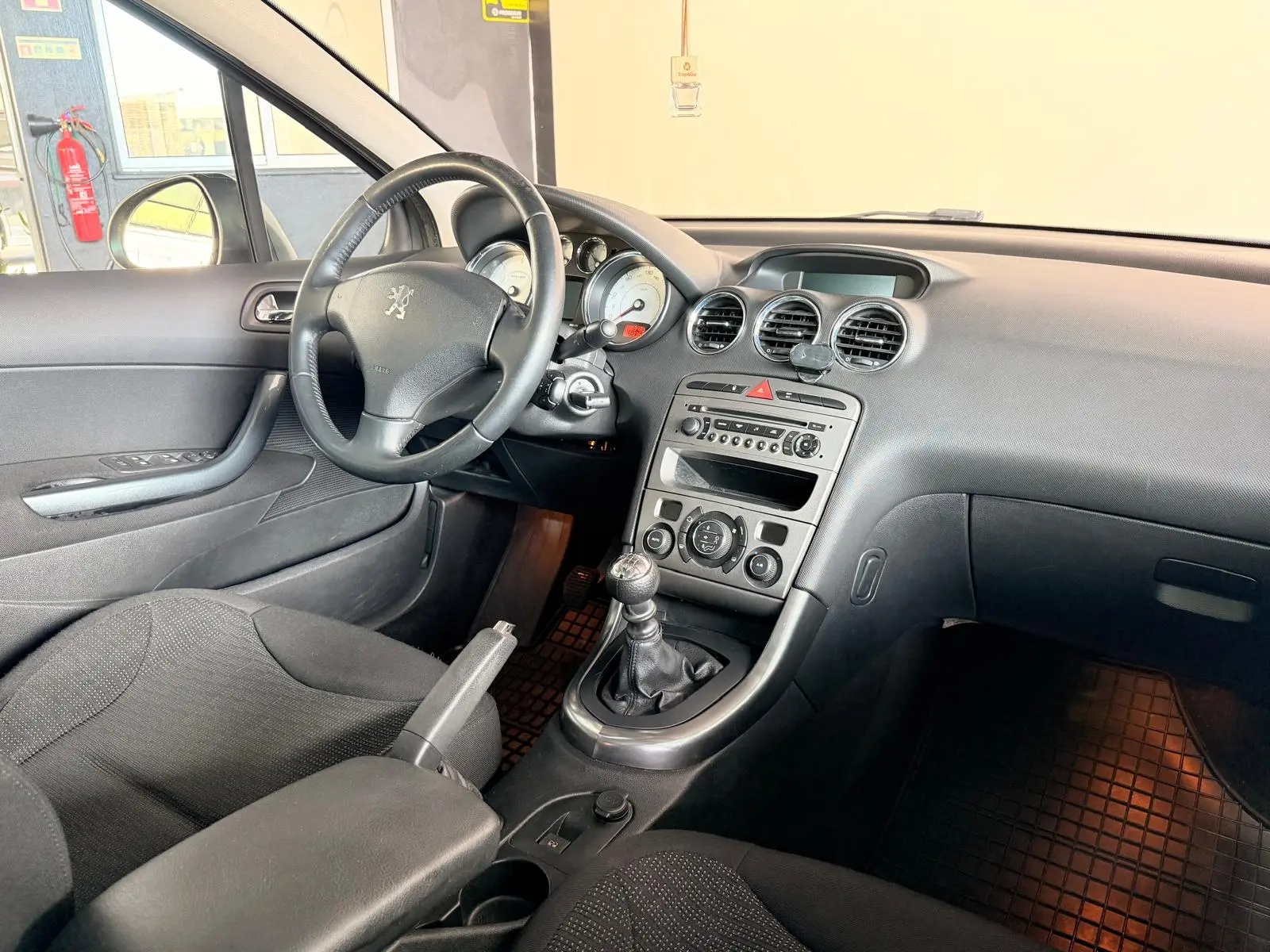 Peugeot 308 SW 1.6 BlueHDi Allure J17 15