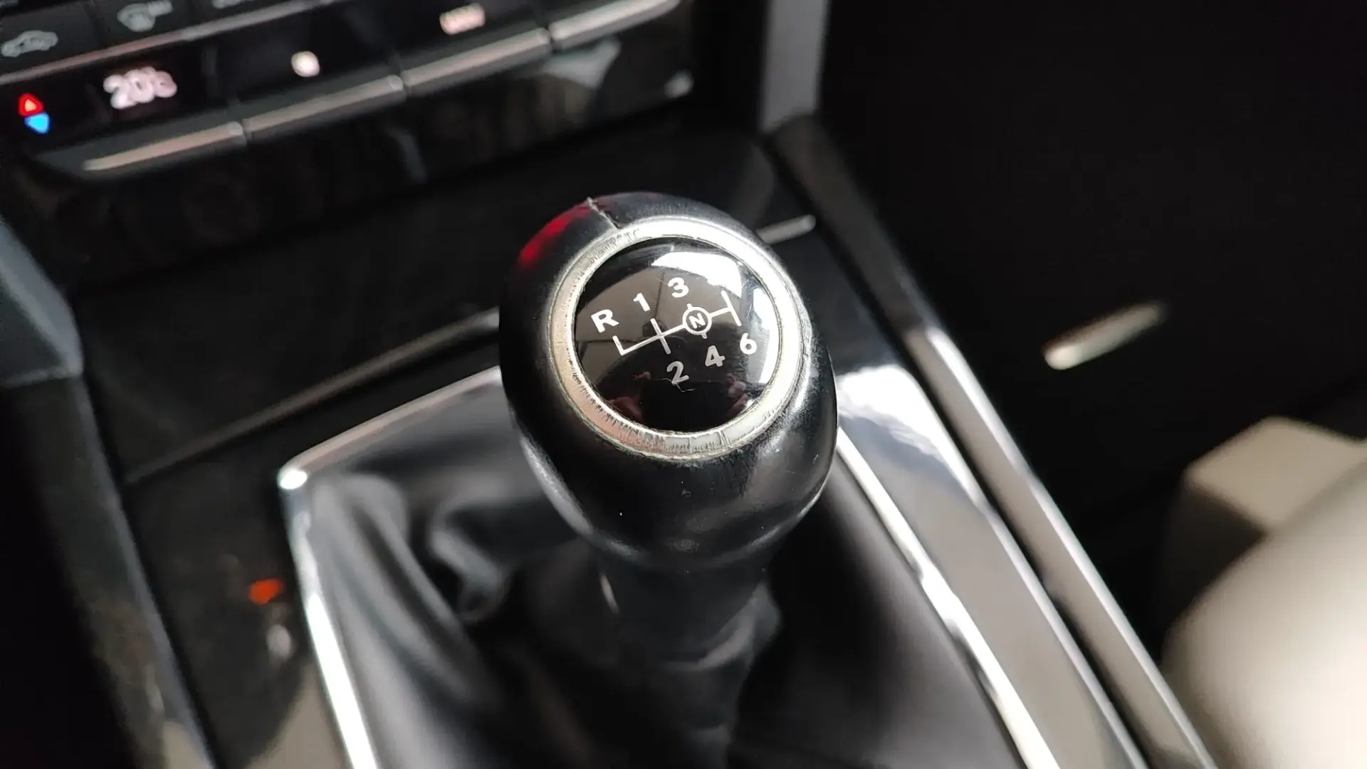 Mercedes-Benz E 220 CDi Avantgarde 13