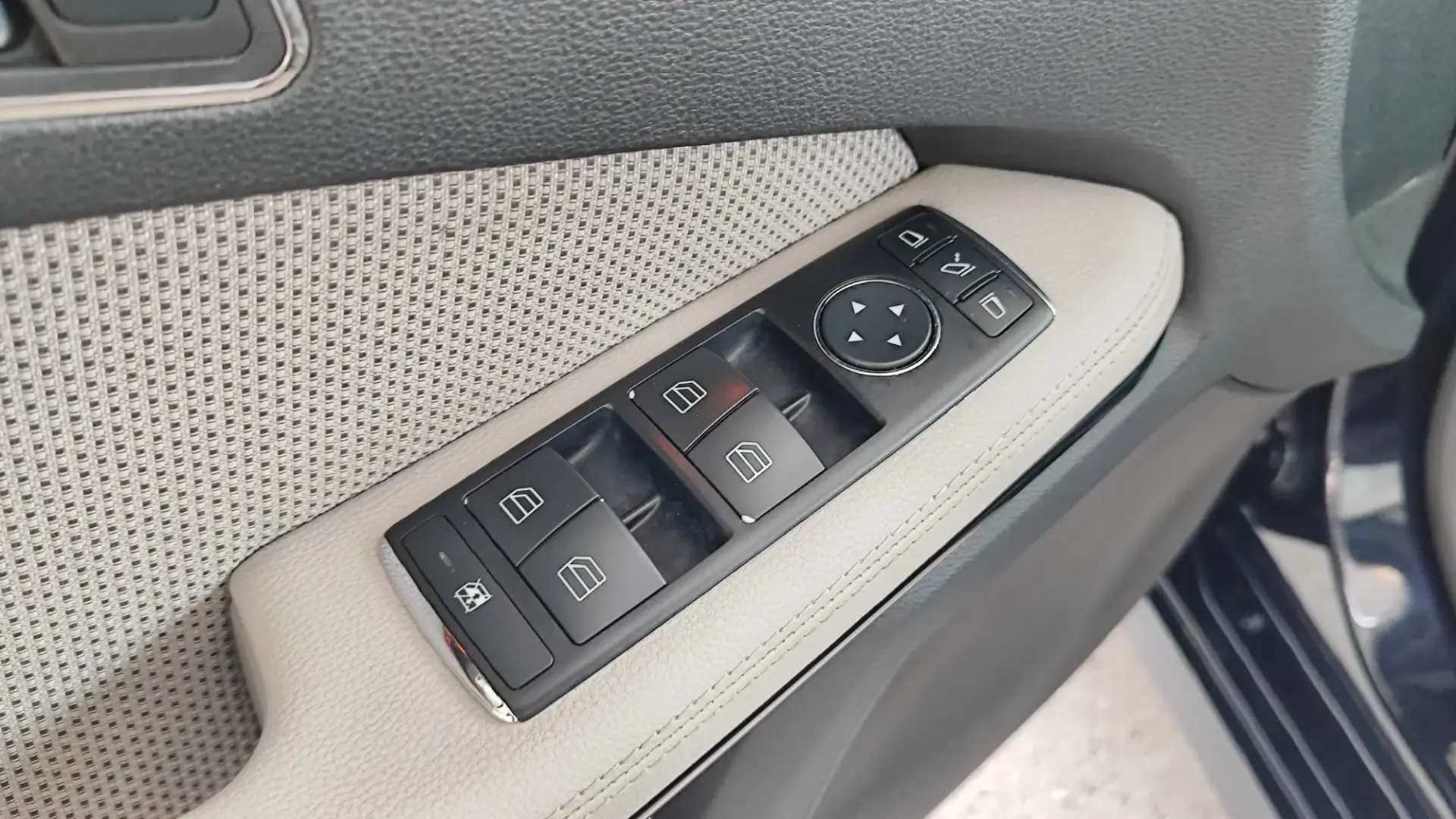 Mercedes-Benz E 220 CDi Avantgarde 22
