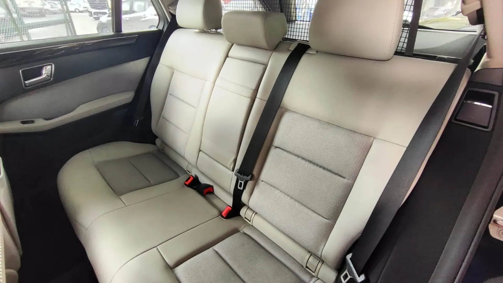 Mercedes-Benz E 220 CDi Avantgarde 27
