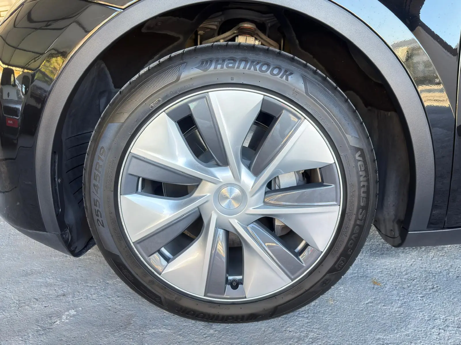 Tesla Model Y RWD 10