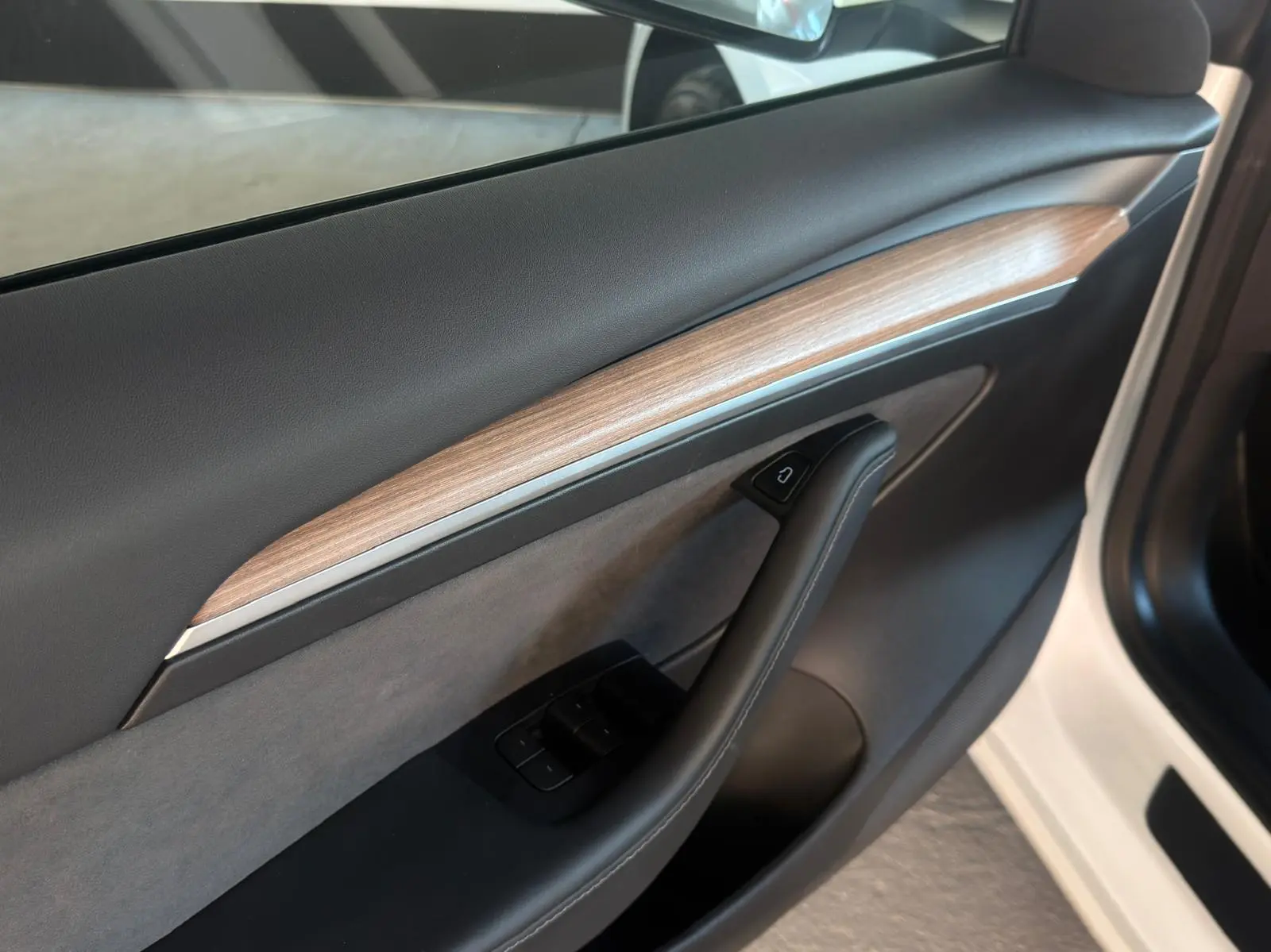 Tesla Model 3 Standard Range Plus RWD 17
