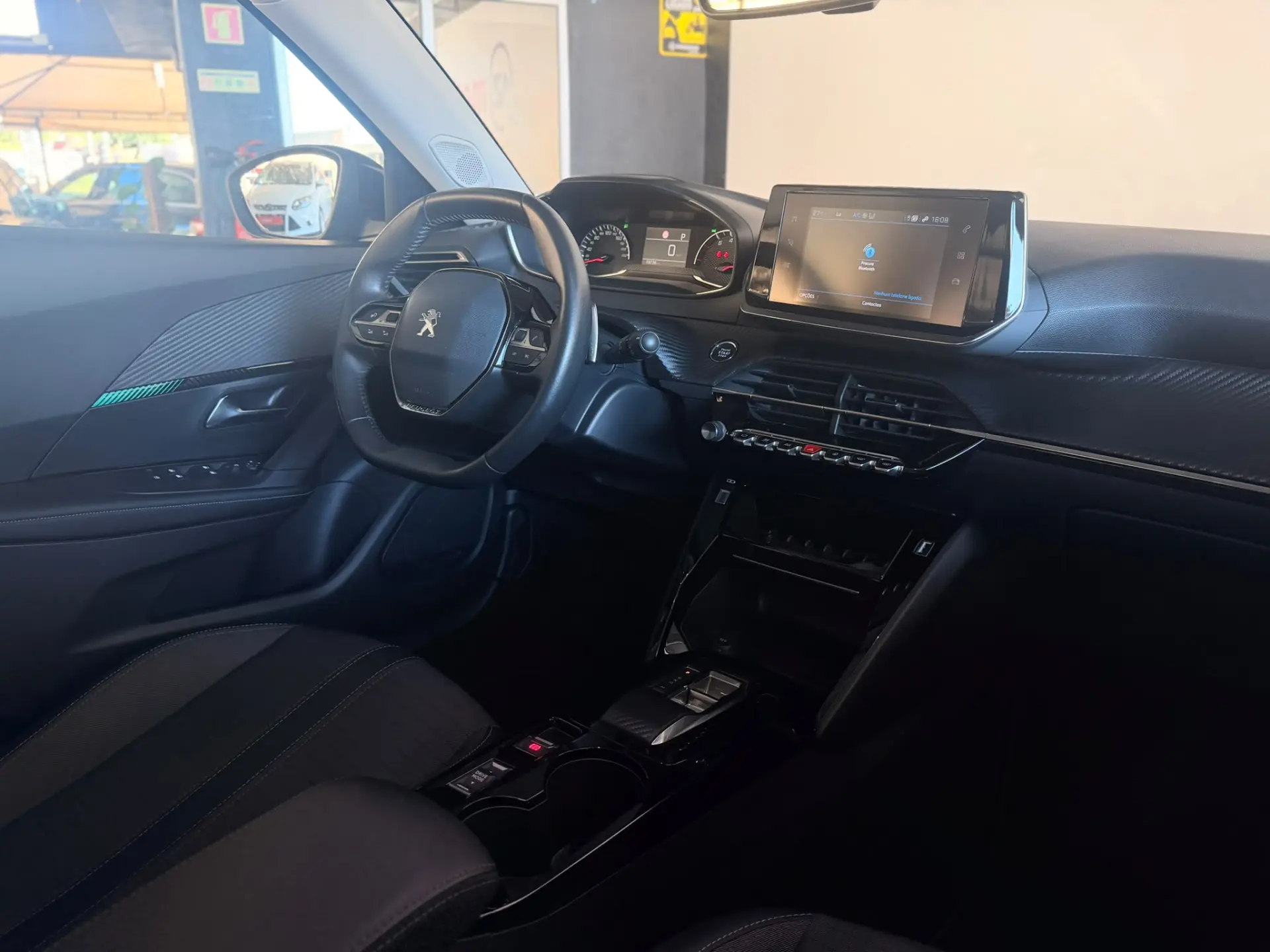 Peugeot 2008 PureTech 130 EAT8 Allure Pack 26